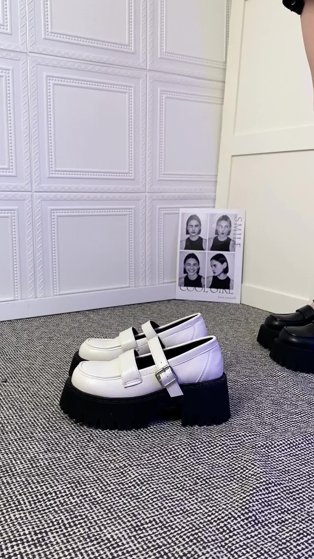 粗跟 中跟 圆头 低帮 袢扣 中口鞋 皮革  - VALI鞋履AI设计主图