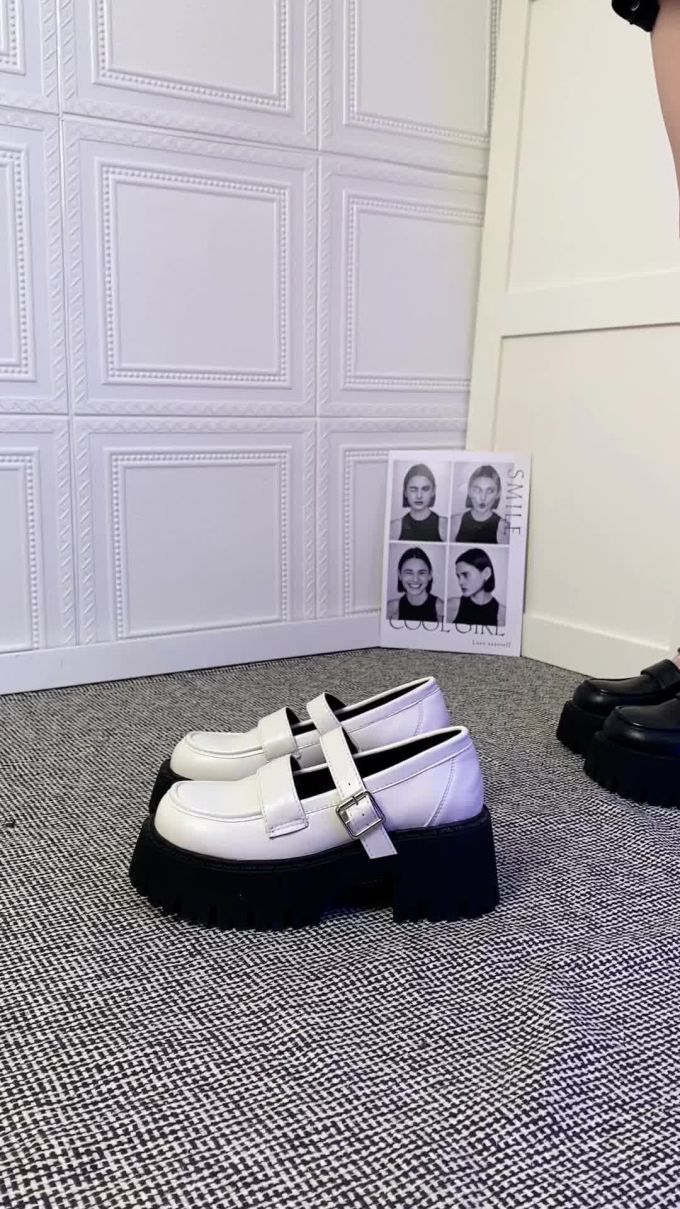 粗跟 中跟 圆头 低帮 袢扣 中口鞋 皮革 