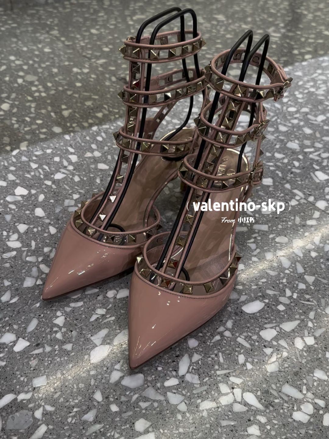 尖头 低帮 袢扣 浅口鞋  - VALI鞋履AI设计主图