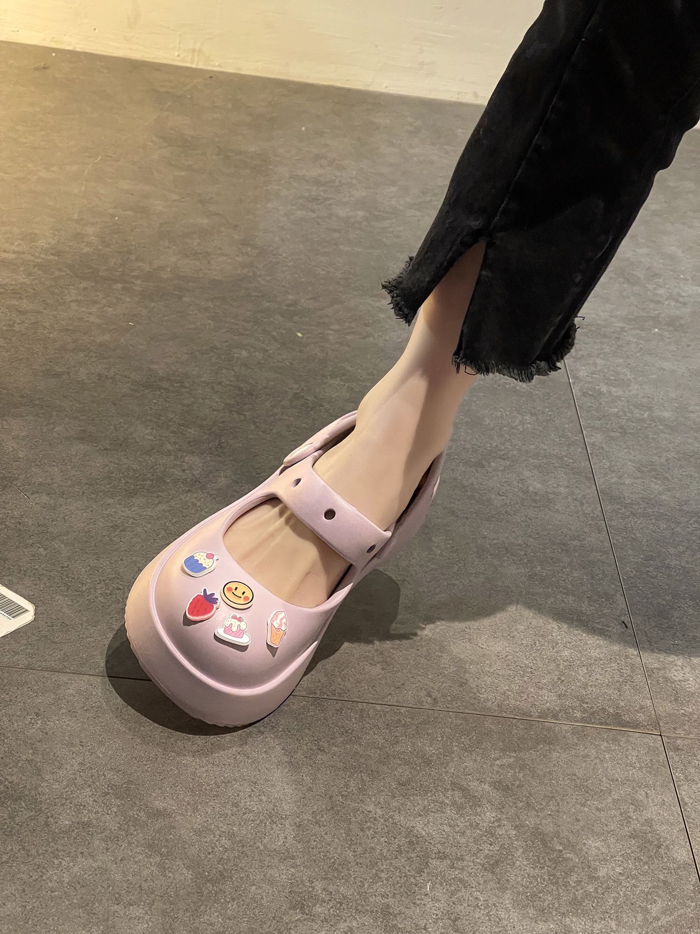 圆头 低帮 袢扣 中口鞋 皮革  - VALI鞋履AI设计主图