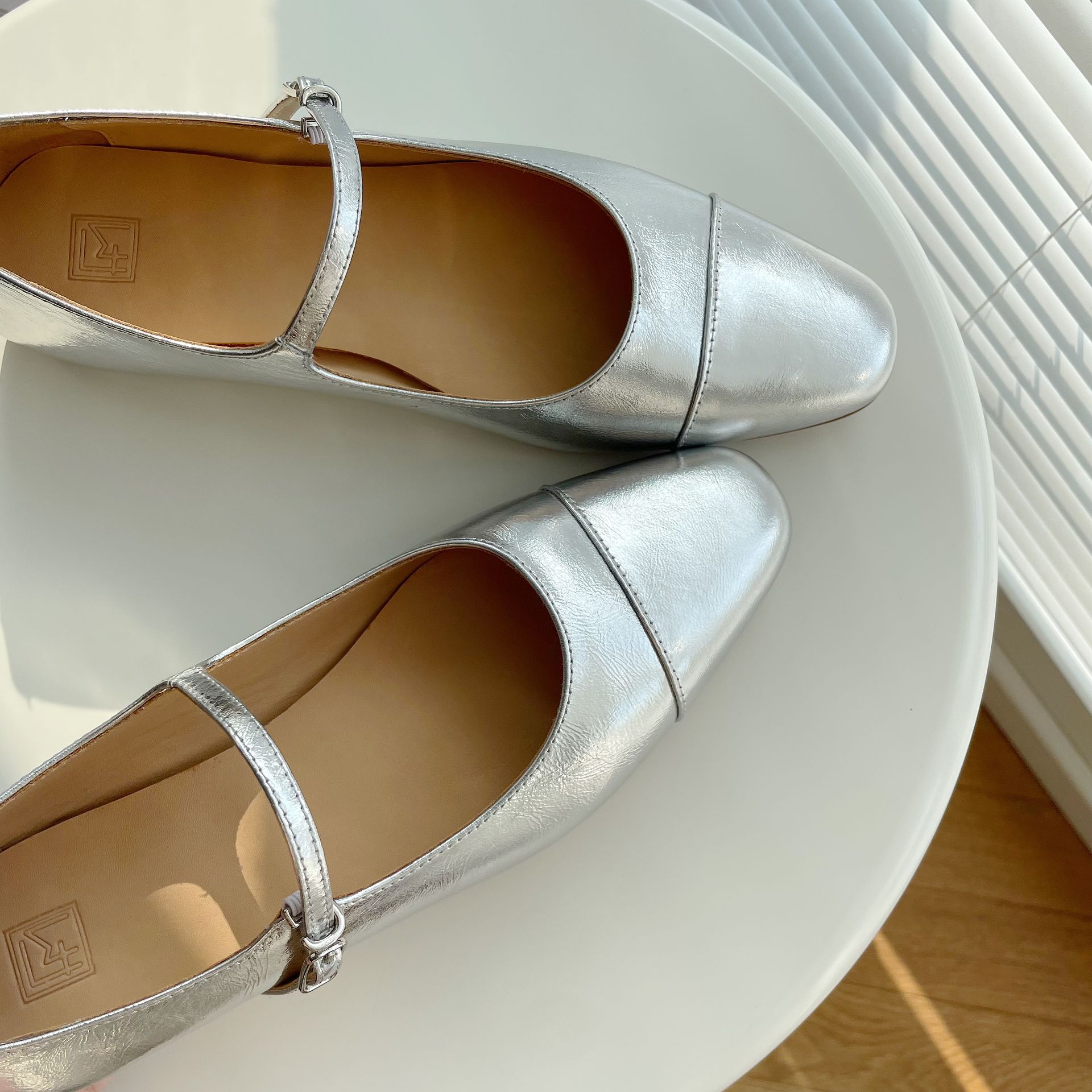 圆头 低帮 袢扣 浅口鞋  - VALI鞋履AI设计主图