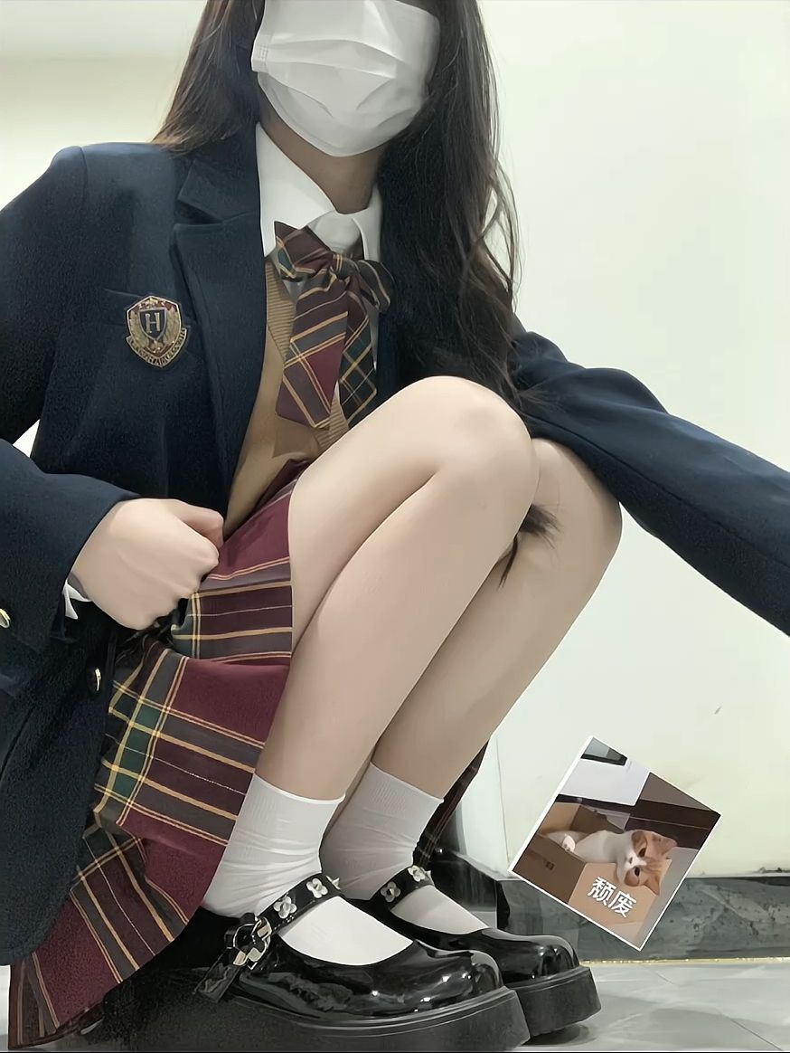 正装面料 H型 翻驳领 条纹/波纹 标志图案 全蚀色 基础扣饰 学院风 JK  - VALI鞋履AI设计主图