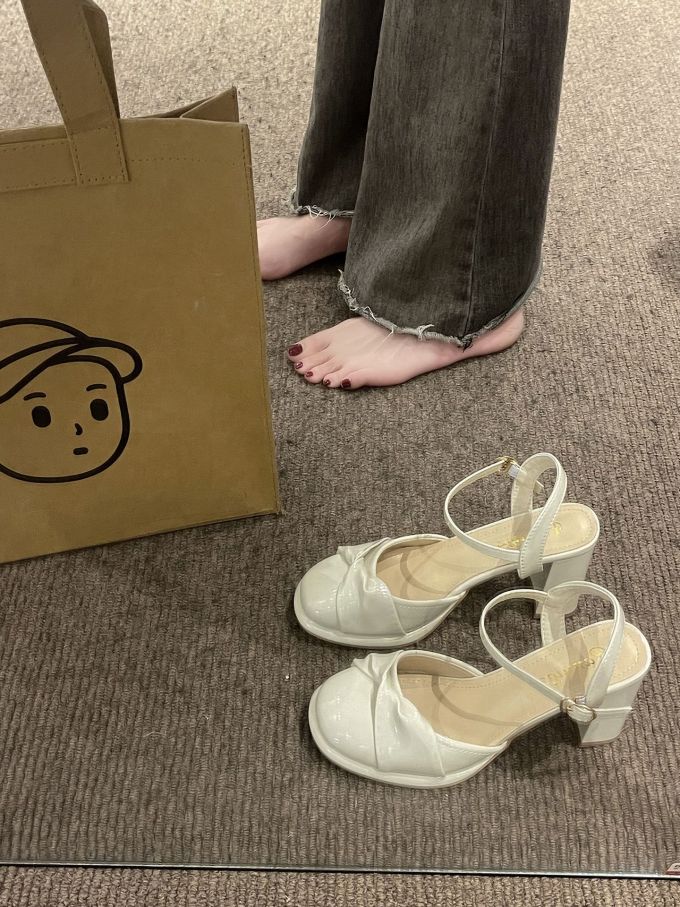 中跟 圆头 袢扣 