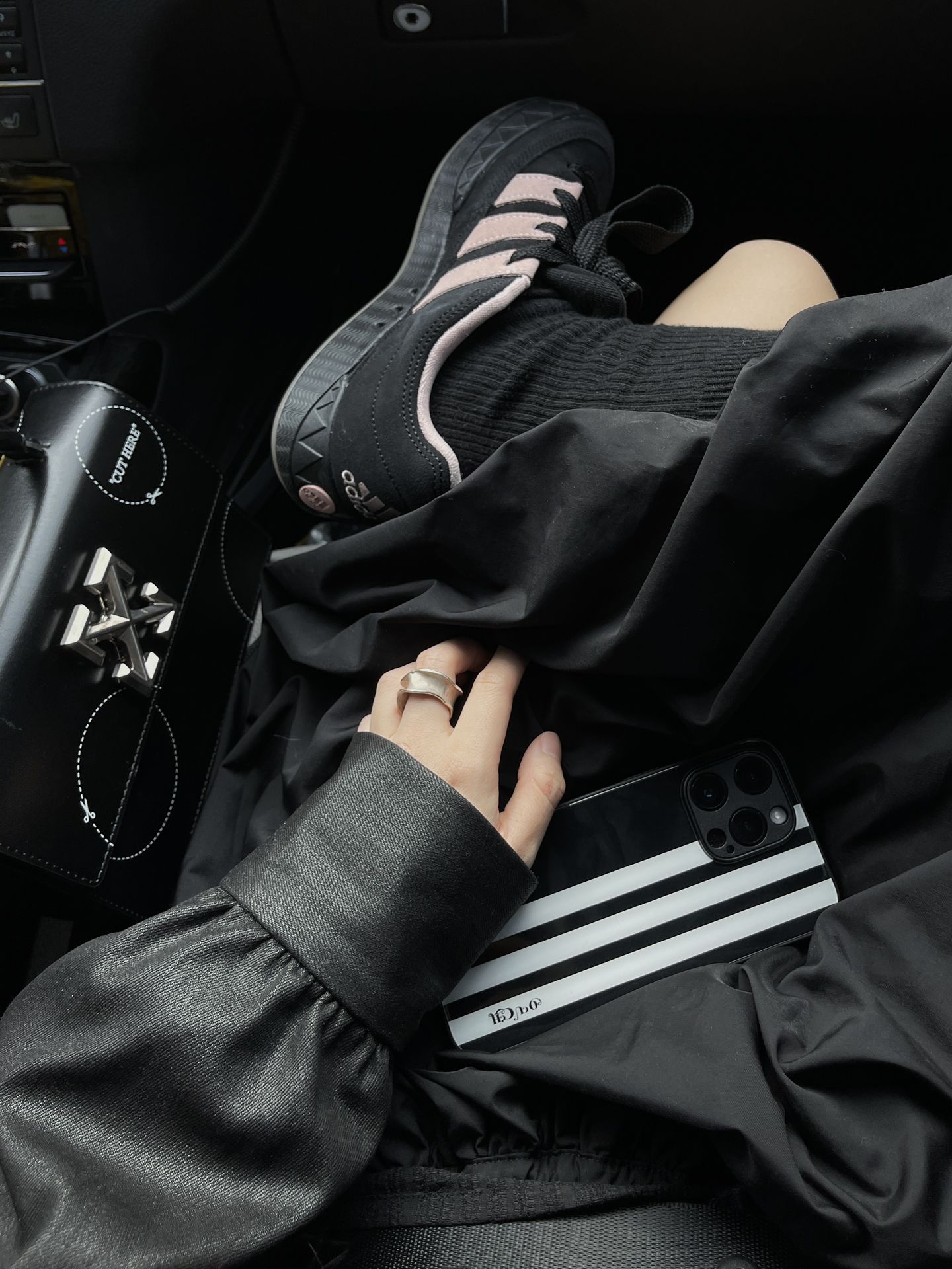 撞色/渐变 拼接 酱黑色 复古  - VALI鞋履AI设计主图