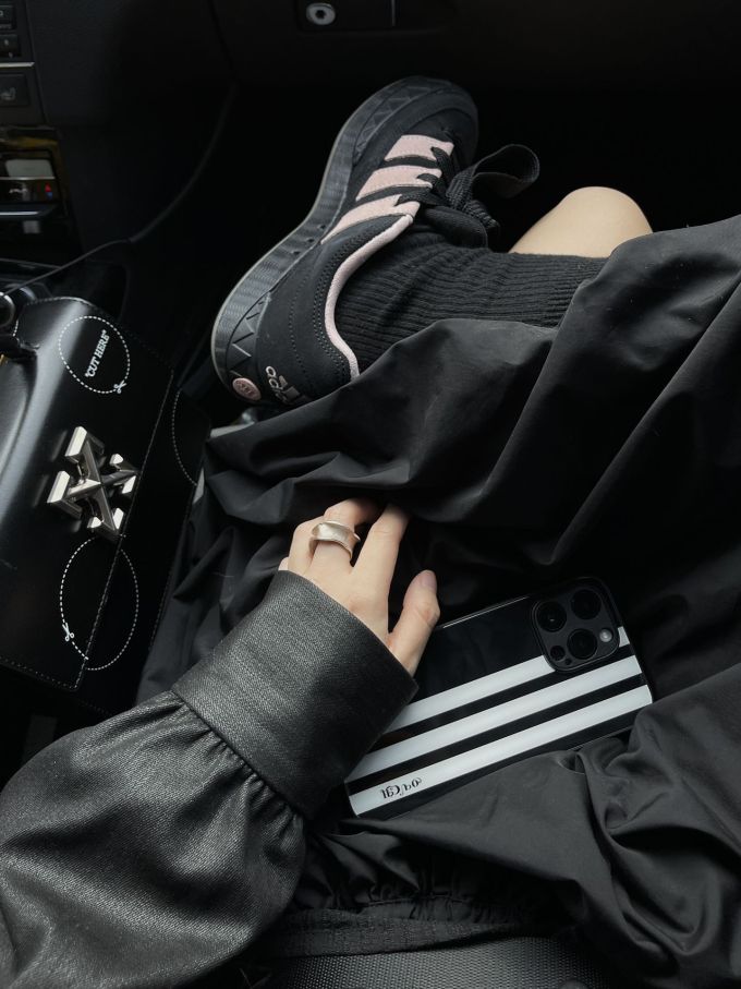 撞色/渐变 拼接 酱黑色 复古 