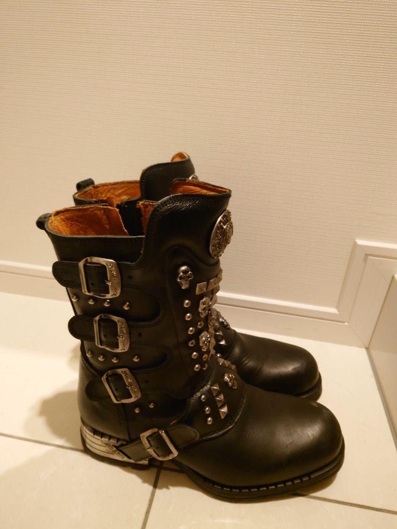 粗跟 低跟 圆头 袢扣 低筒 皮革  - VALI鞋履AI设计主图