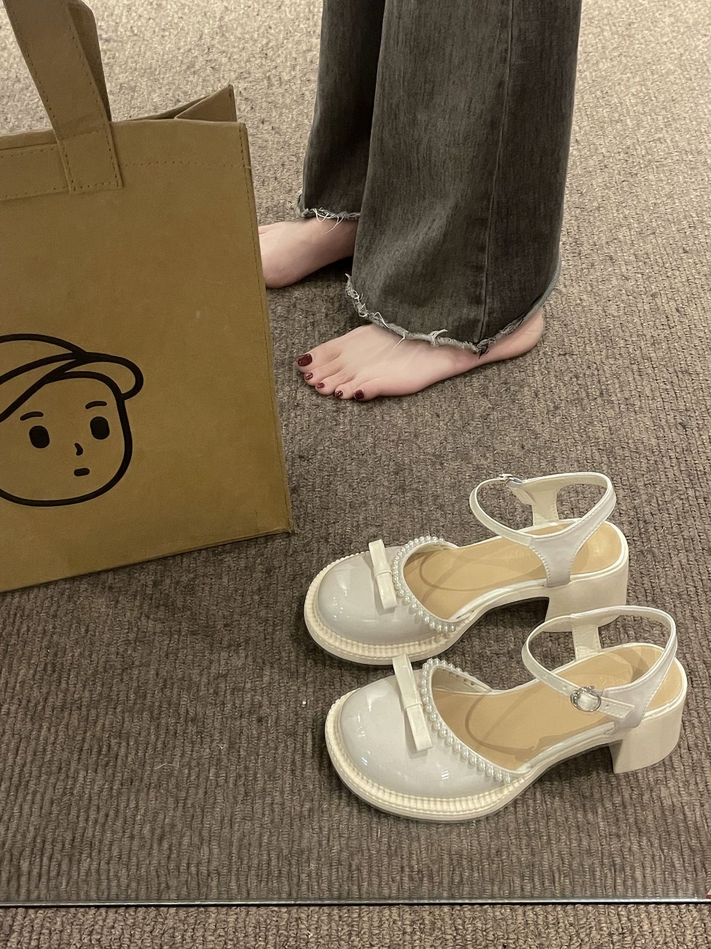 低跟 圆头 袢扣  - VALI鞋履AI设计主图