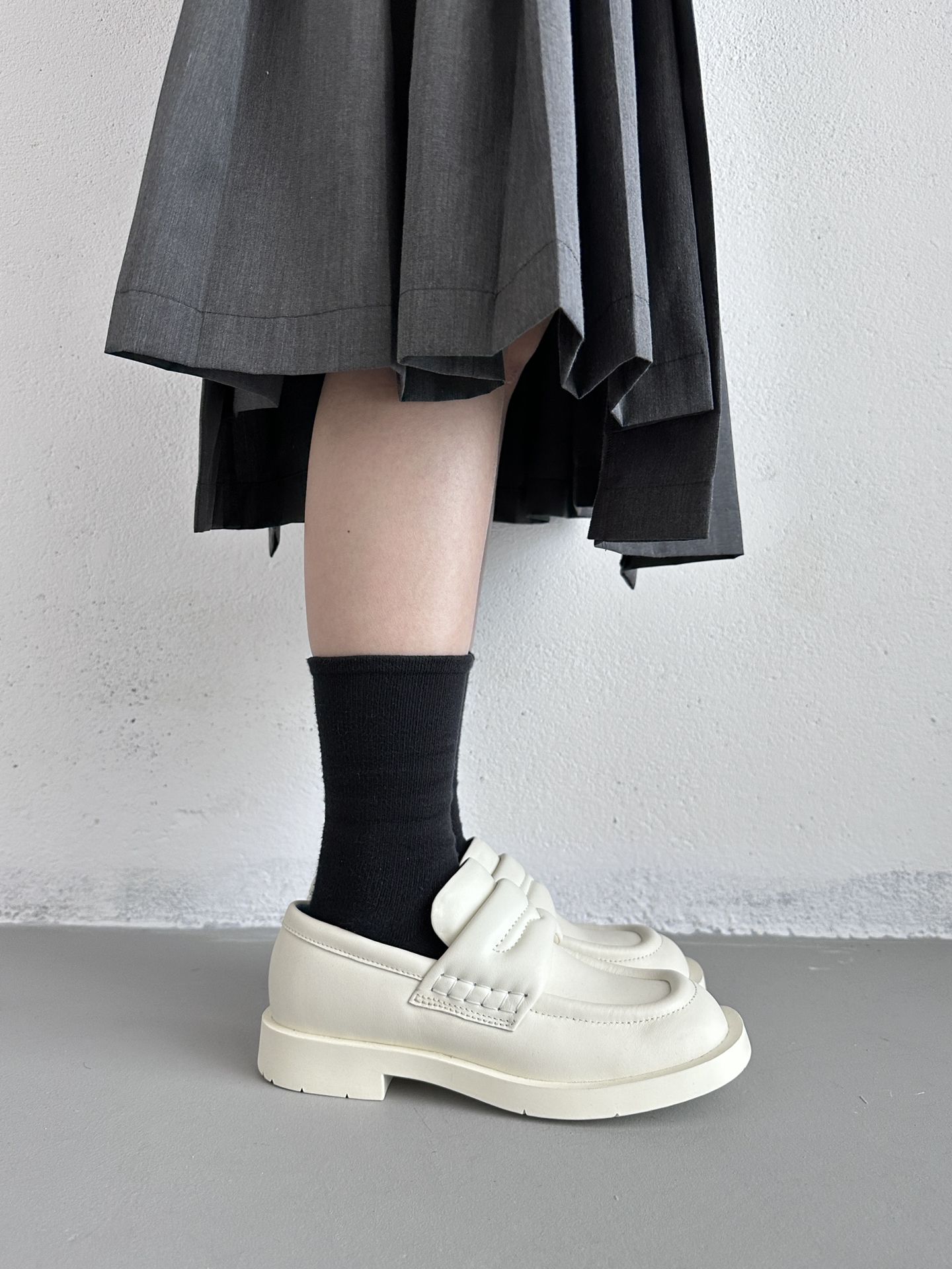 粗跟 低跟 圆头 低帮 一脚蹬 深口鞋 皮革  - VALI鞋履AI设计主图