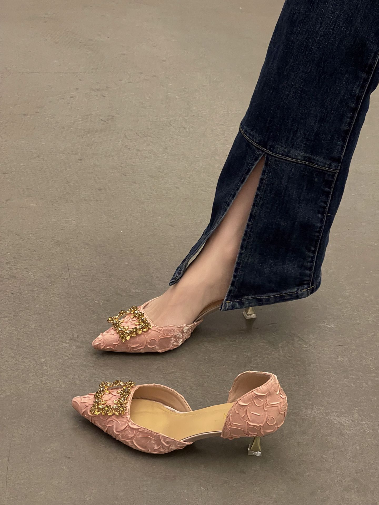 细跟 中跟 尖头 低帮 一脚蹬 浅口鞋 皮革  - VALI鞋履AI设计主图