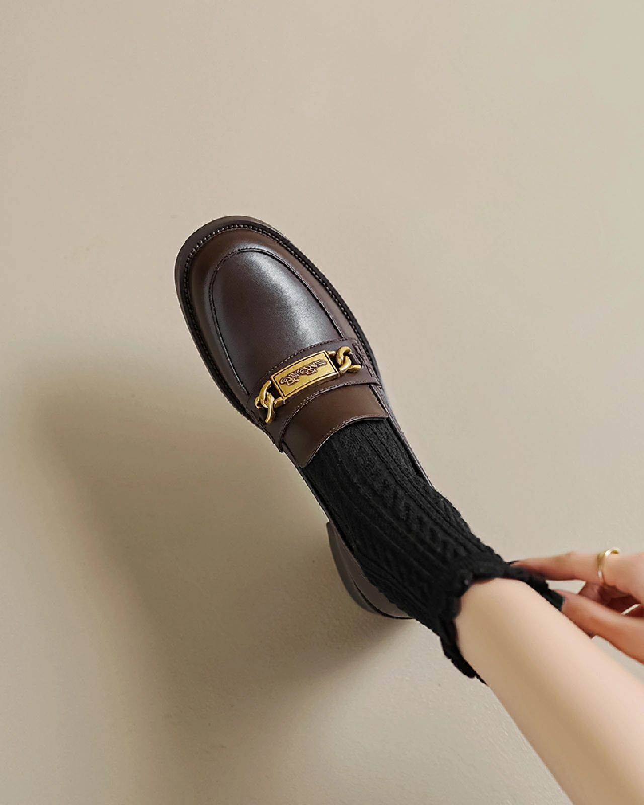 圆头 低帮 一脚蹬 深口鞋 皮革  - VALI鞋履AI设计主图