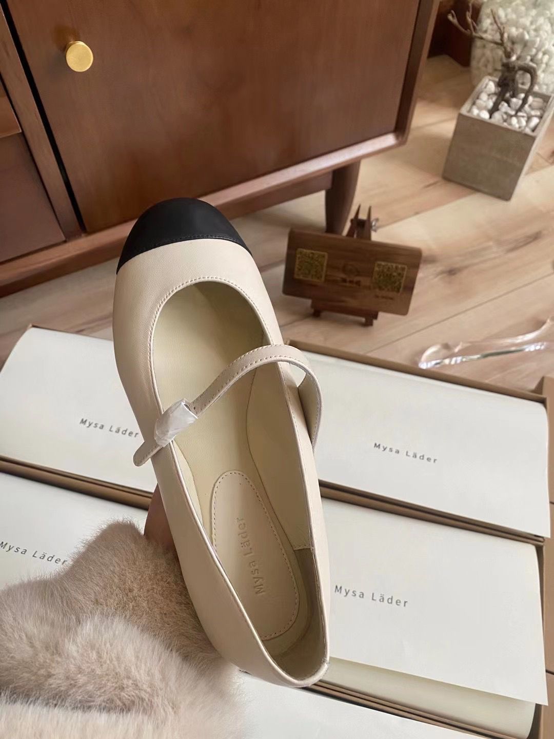 圆头 低帮 袢扣 浅口鞋 皮革  - VALI鞋履AI设计主图