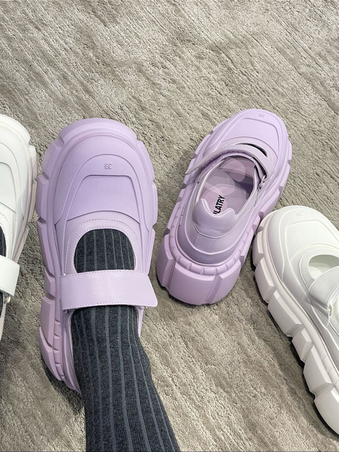 圆头 低帮 魔术贴 深口鞋  - VALI鞋履AI设计主图