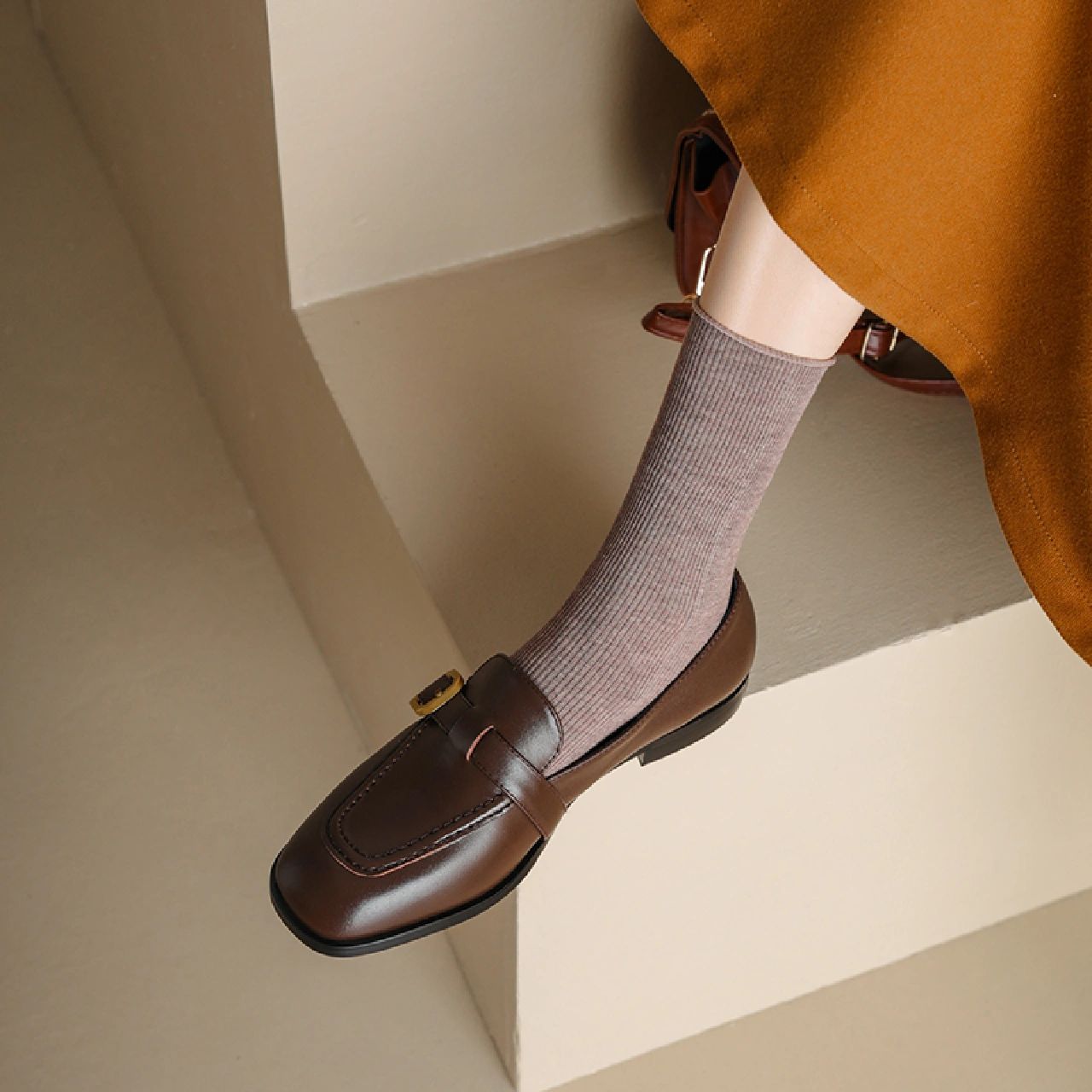 方头 低帮 一脚蹬 深口鞋 皮革  - VALI鞋履AI设计主图