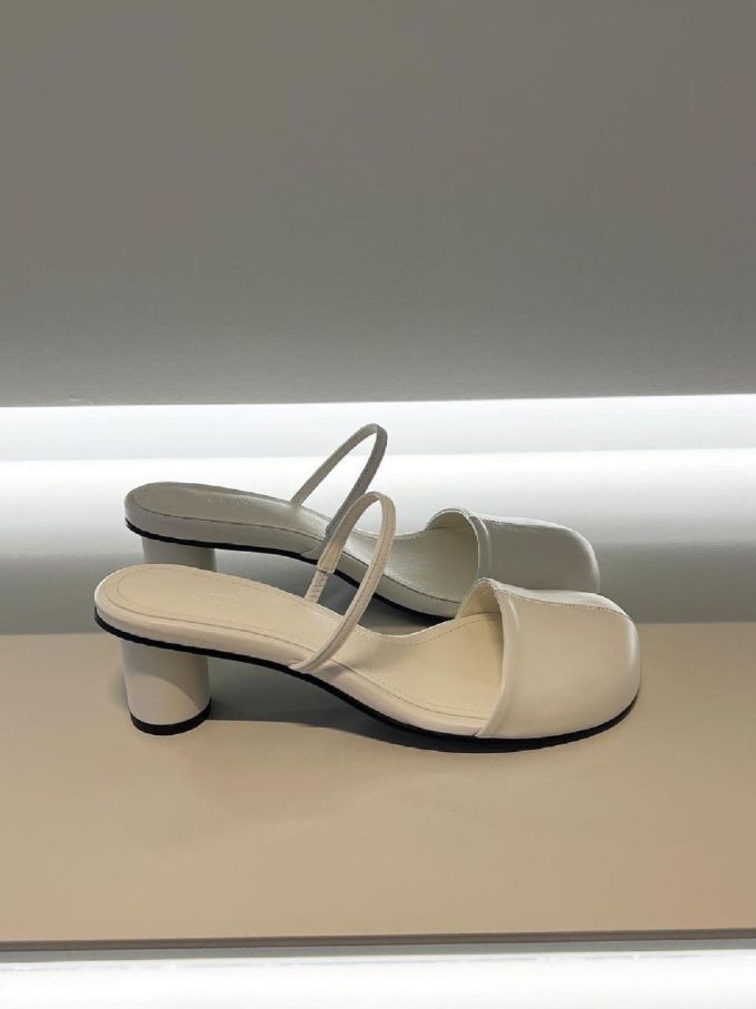 中跟 方头 袢扣 皮革 