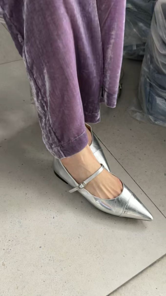 粗跟 低跟 尖头 低帮 袢扣 浅口鞋 皮革 