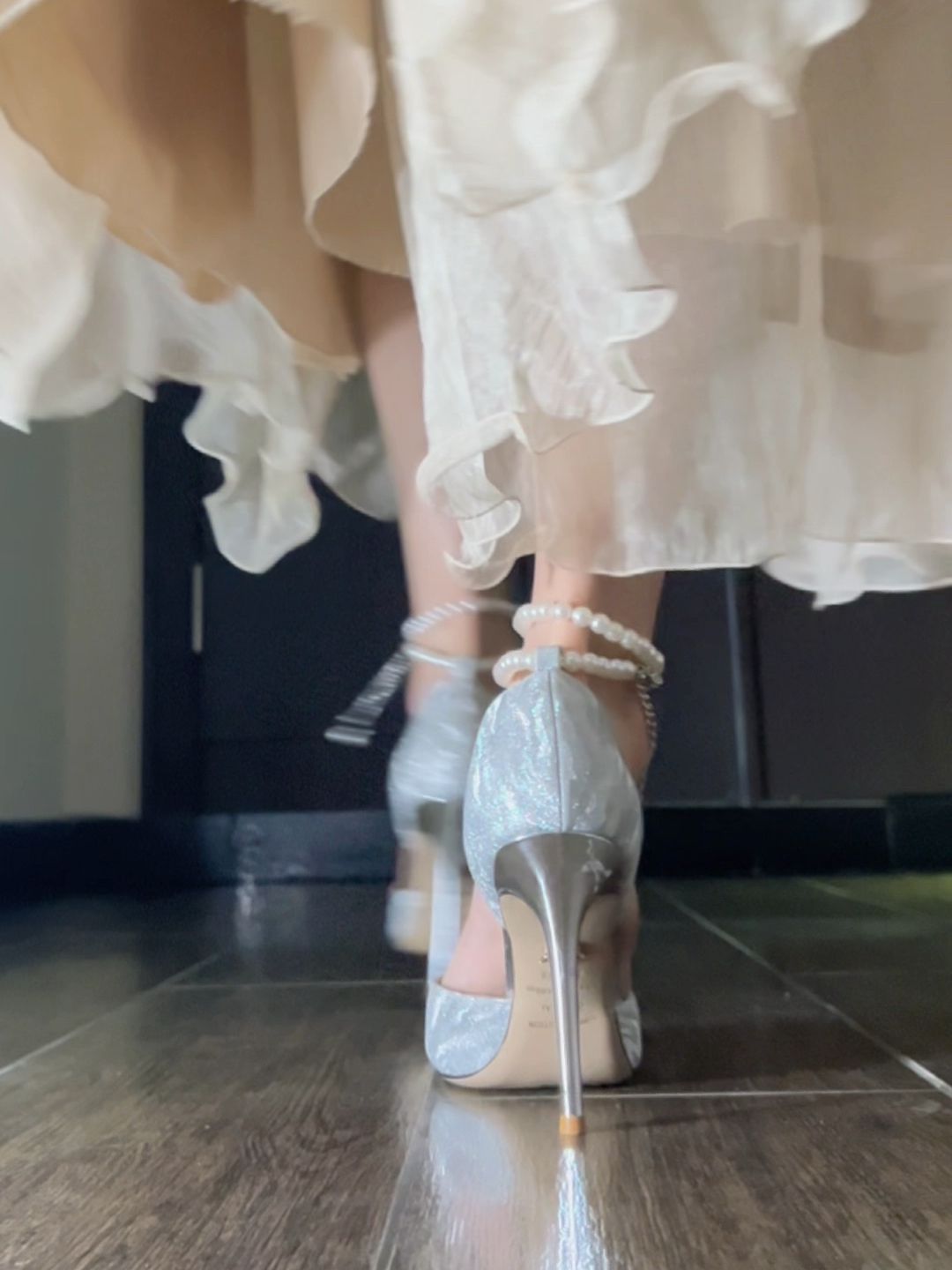  - VALI鞋履AI设计主图