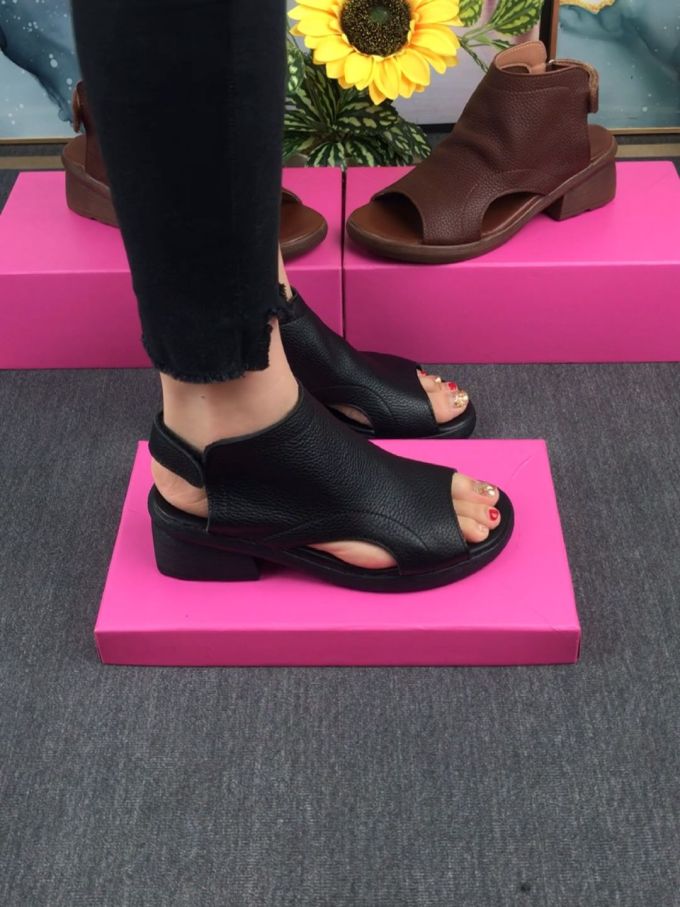 粗跟 中跟 圆头 低筒 皮革 