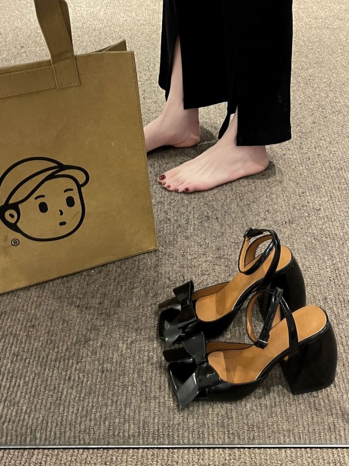 中跟 圆头 皮革 