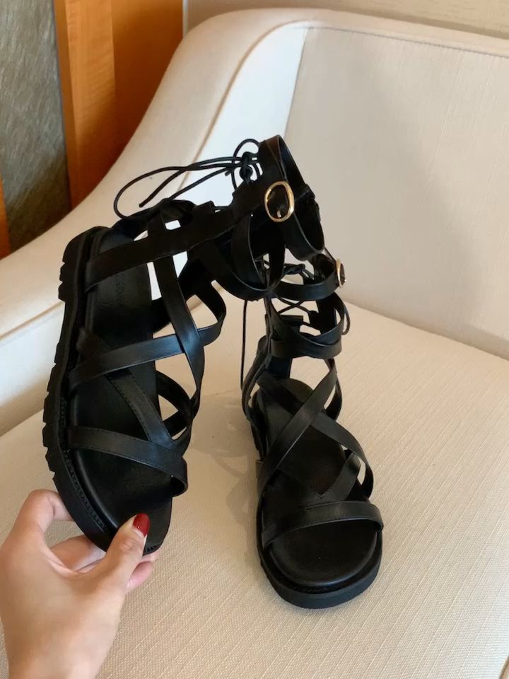 圆头 袢扣 皮革  - VALI鞋履AI设计主图