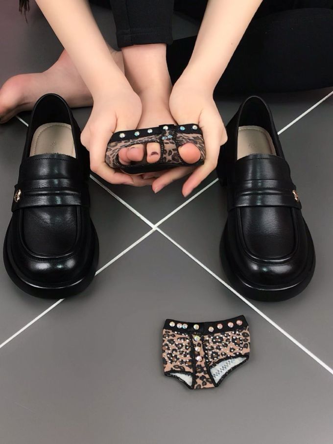 圆头 一脚蹬 深口鞋 皮革 