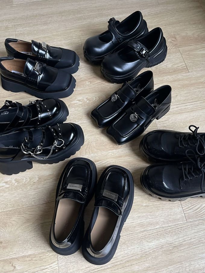 粗跟 中跟 圆头 低帮 袢扣 中口鞋 皮革 