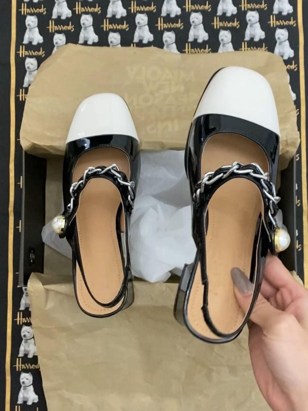 圆头 袢扣 浅口鞋 皮革  - VALI鞋履AI设计主图