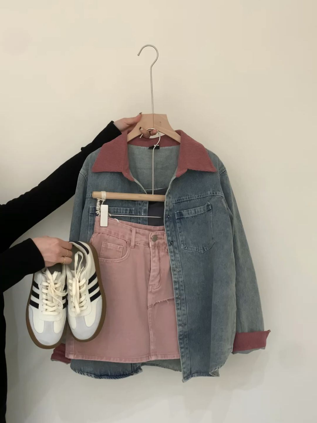 牛仔面料 H型 翻领 撞色/渐变 拼接 洗水 酱黑色 暗影灰色 白兰地色 基础扣饰  - VALI鞋履AI设计主图