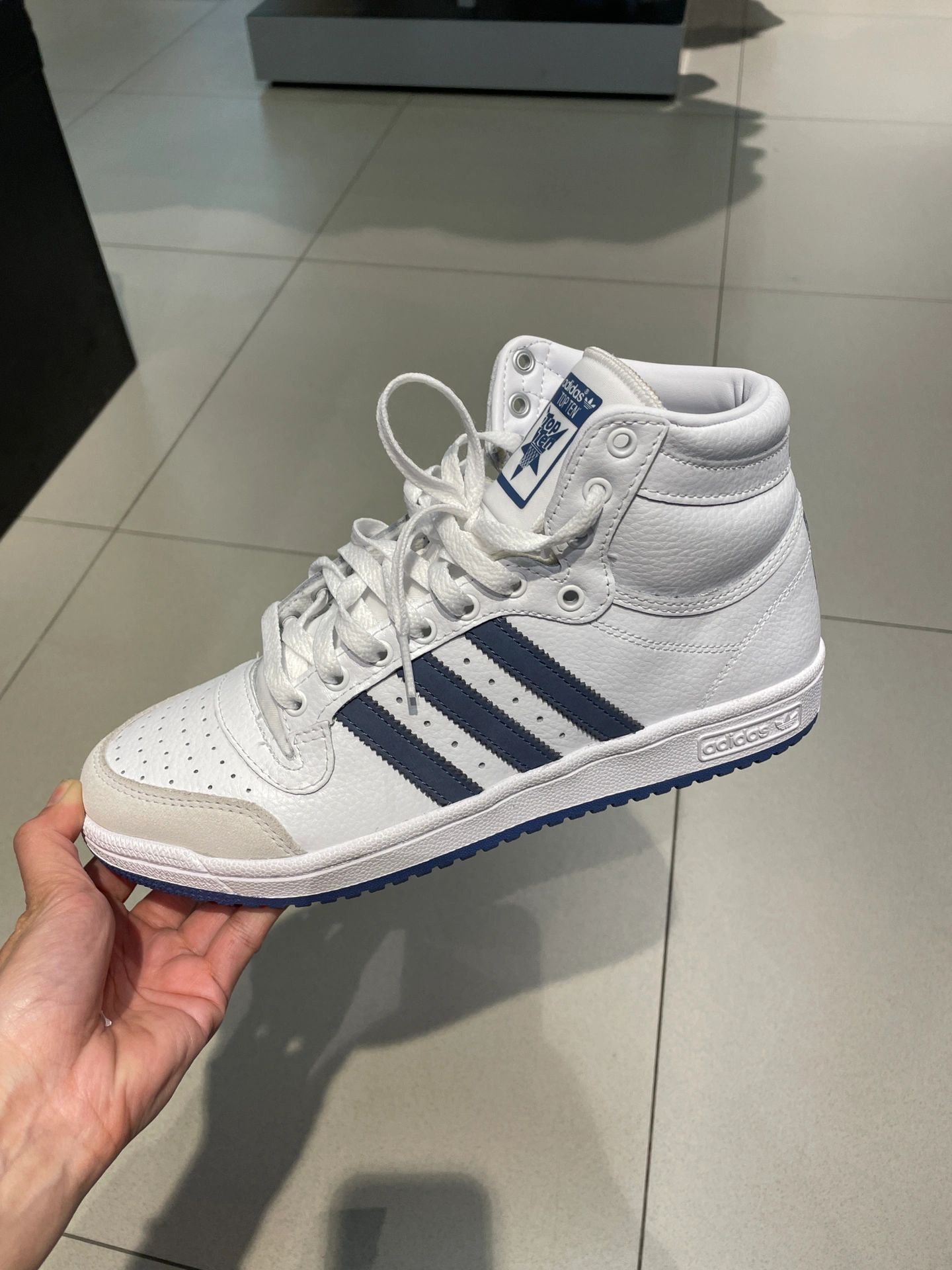 平底 圆头 高帮 系带 深口鞋 皮革  - VALI鞋履AI设计主图