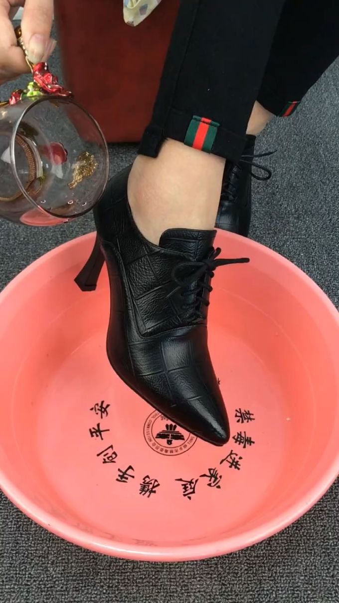 异形跟 中跟 尖头 低帮 系带 深口鞋 皮革 