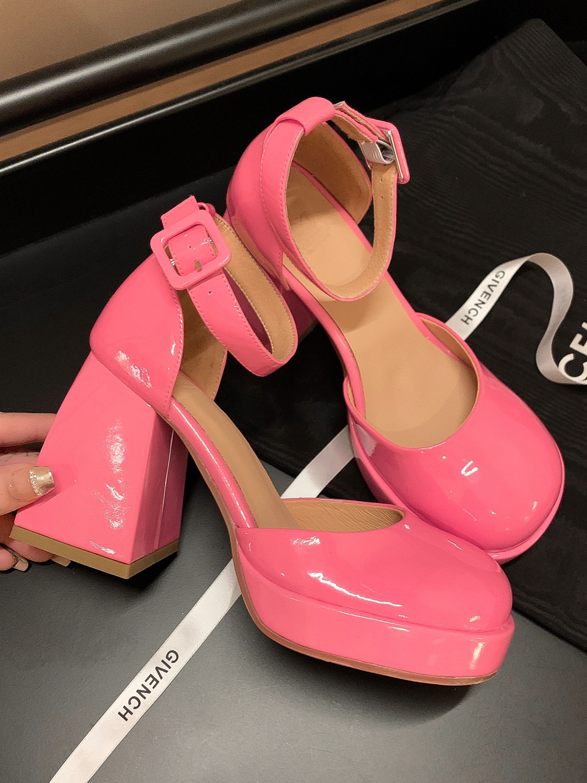 方头 袢扣 中口鞋 皮革  - VALI鞋履AI设计主图