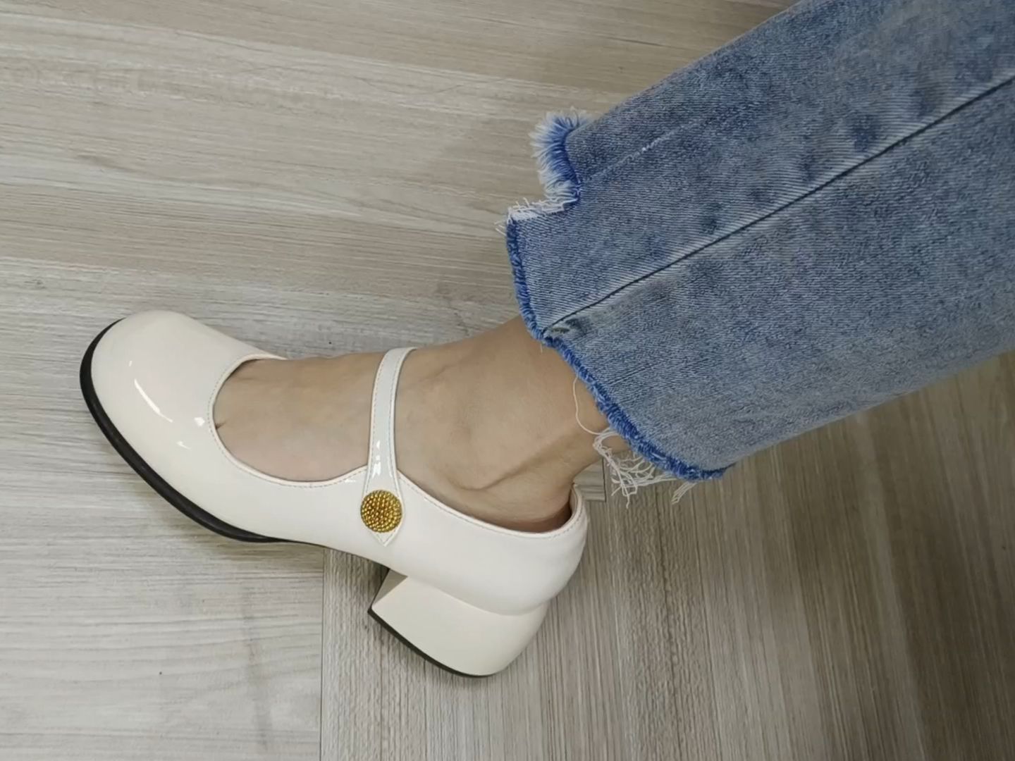 粗跟 中跟 方头 低帮 浅口鞋 皮革  - VALI鞋履AI设计主图