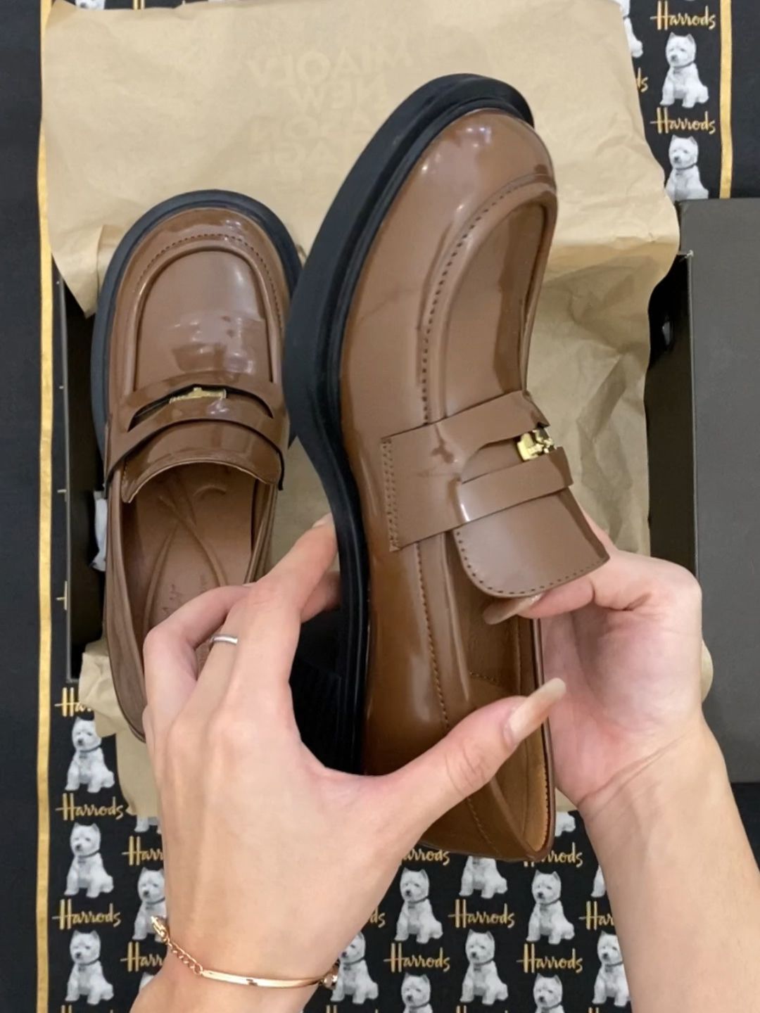 圆头 低帮 一脚蹬 深口鞋 皮革  - VALI鞋履AI设计主图