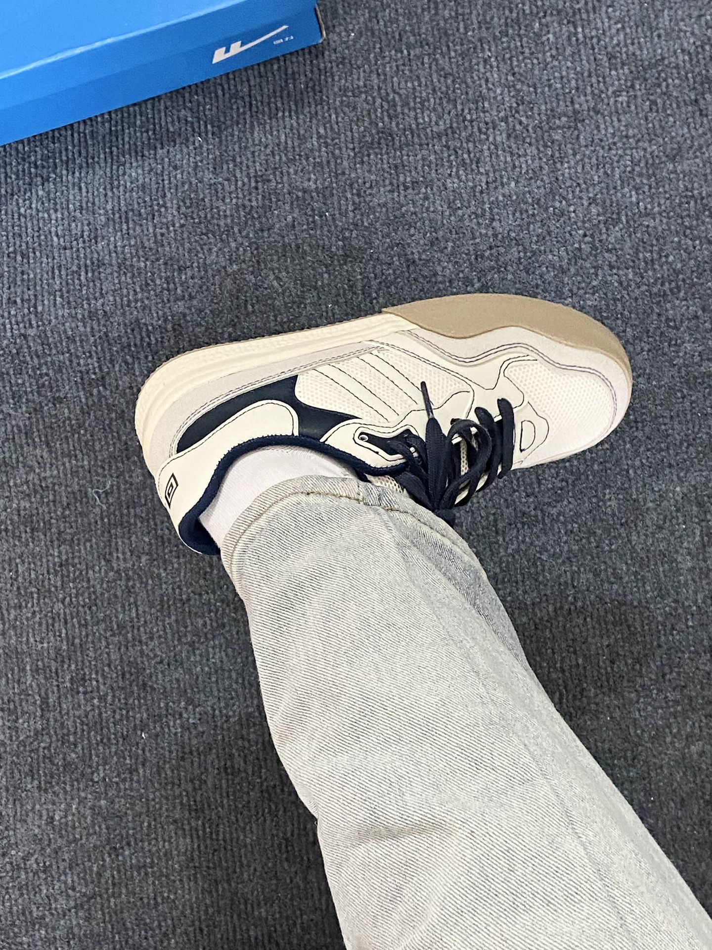 平底 圆头 系带 深口鞋 皮革  - VALI鞋履AI设计主图