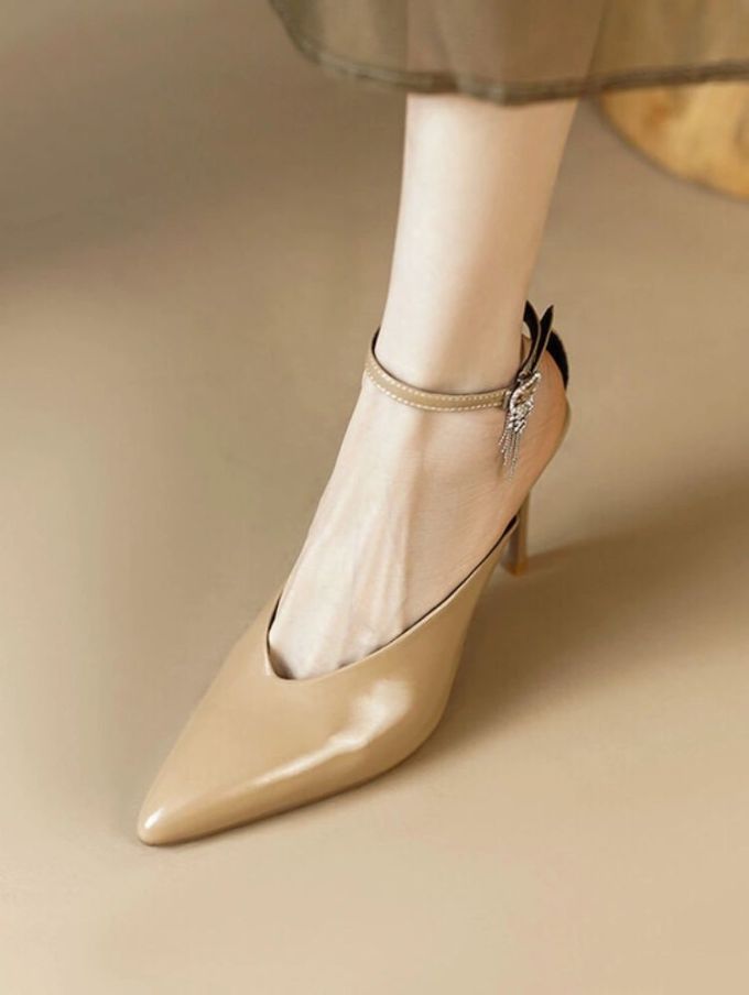 细跟 高跟 尖头 低帮 袢扣 浅口鞋 皮革 