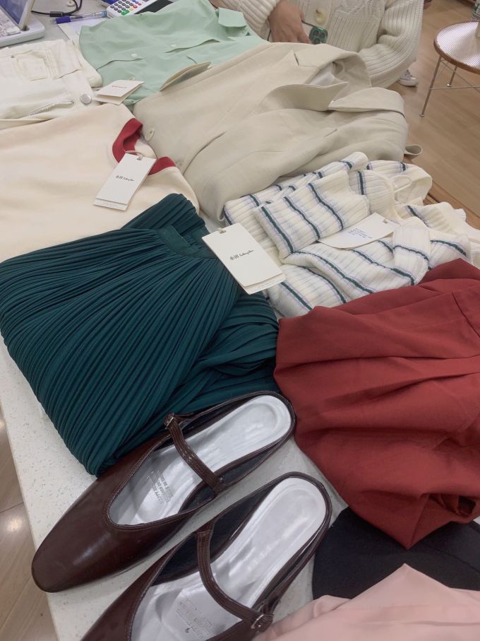 尖头 低帮 袢扣 中口鞋 皮革 