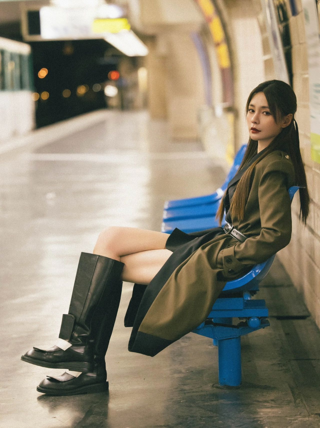 连帽领 撞色/渐变 边缘装饰 梧桐绿 榉树色 暗冷杉绿  - VALI鞋履AI设计主图