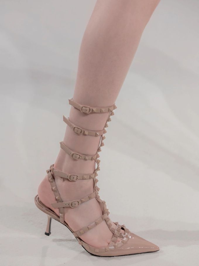 细跟 中跟 尖头 低帮 袢扣 浅口鞋 皮革 