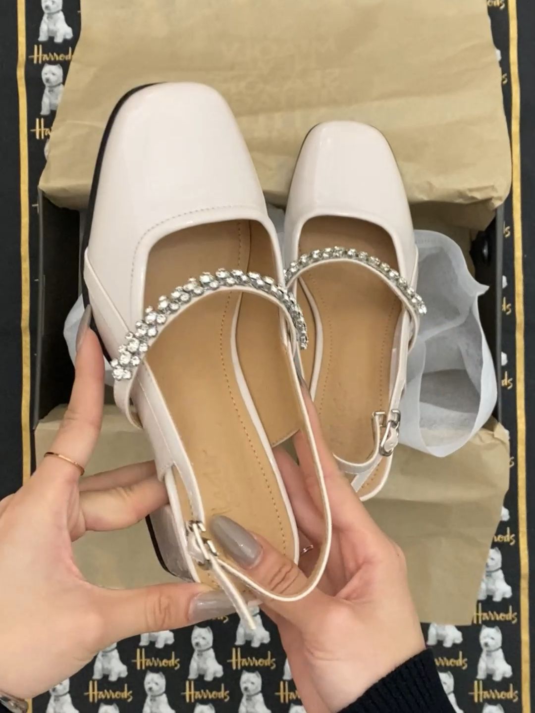 方头 低帮 袢扣 浅口鞋 皮革  - VALI鞋履AI设计主图