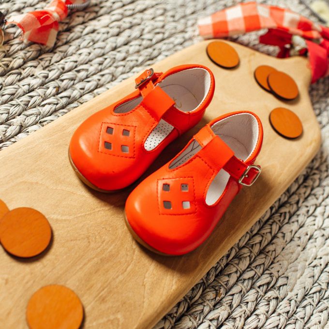 圆头 低帮 袢扣 深口鞋 皮革 