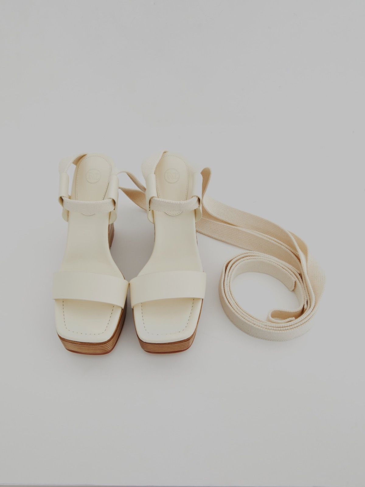 方头 袢扣 皮革  - VALI鞋履AI设计主图