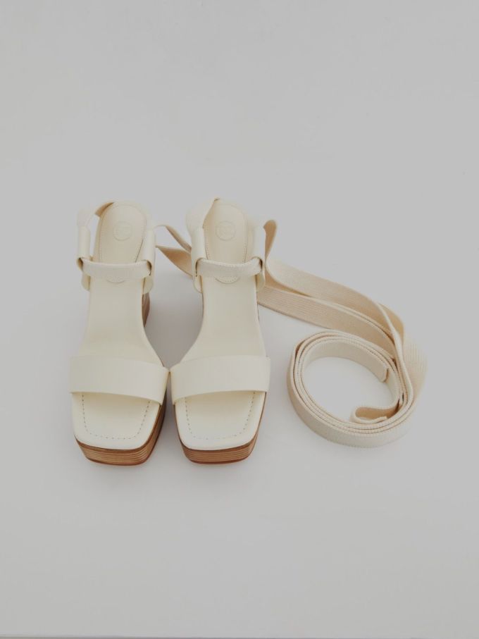 方头 袢扣 皮革 