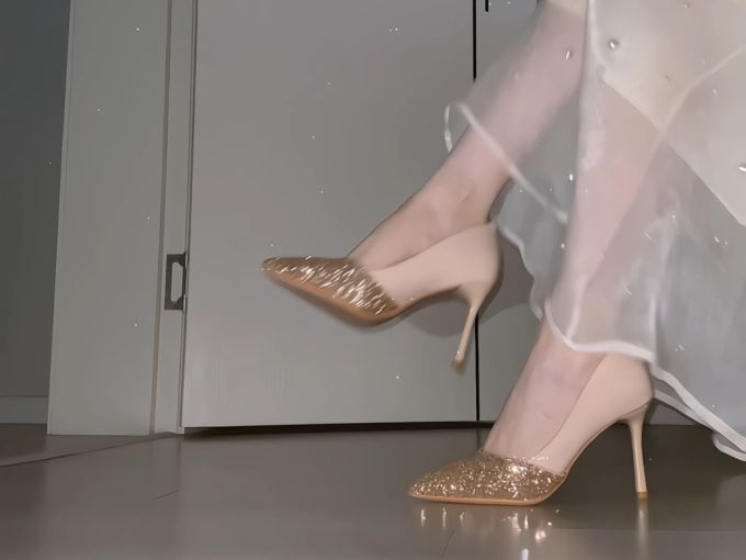 细跟 高跟 尖头 一脚蹬 低筒 