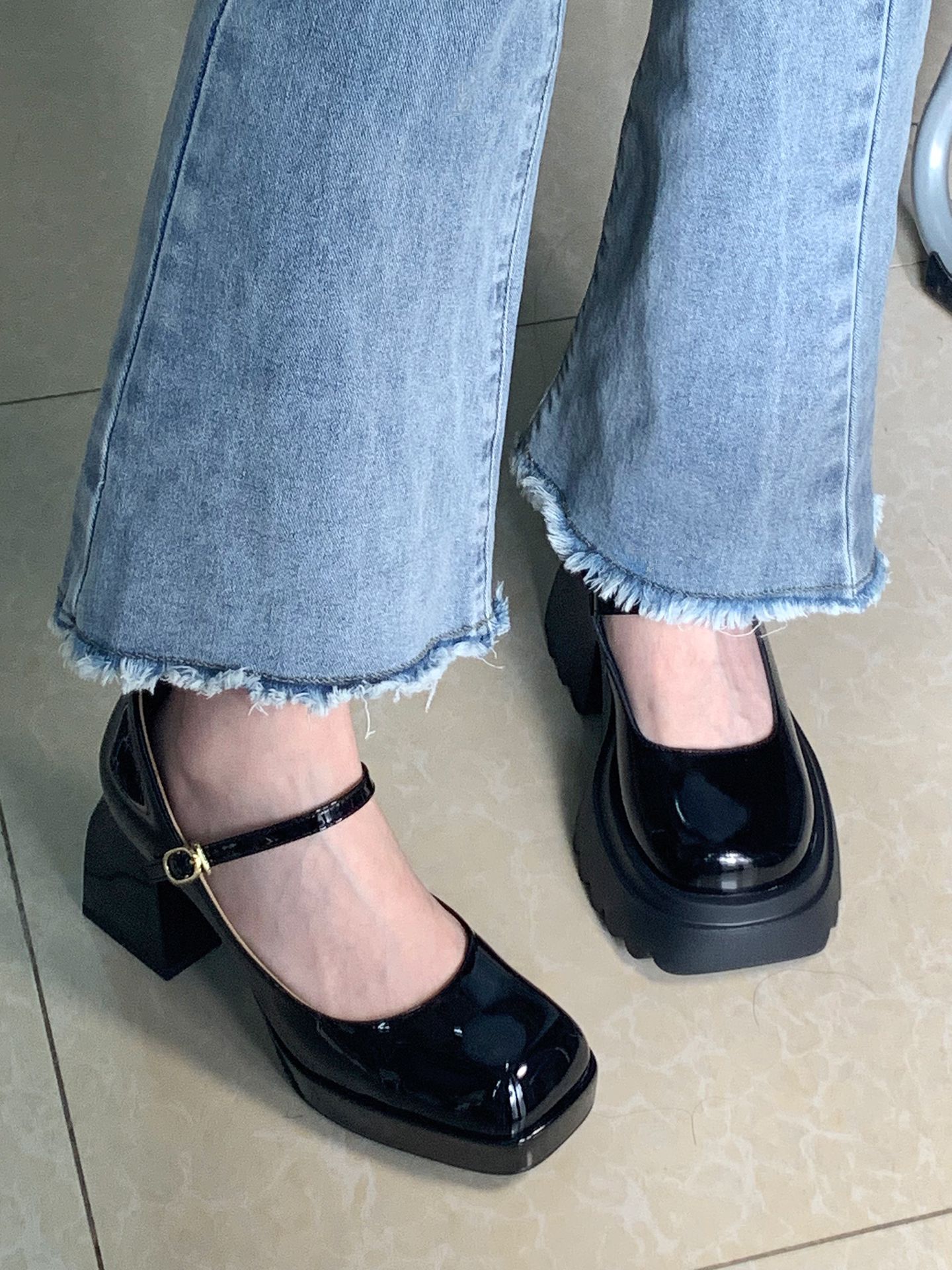 粗跟 中跟 方头 低帮 袢扣 中口鞋 皮革  - VALI鞋履AI设计主图