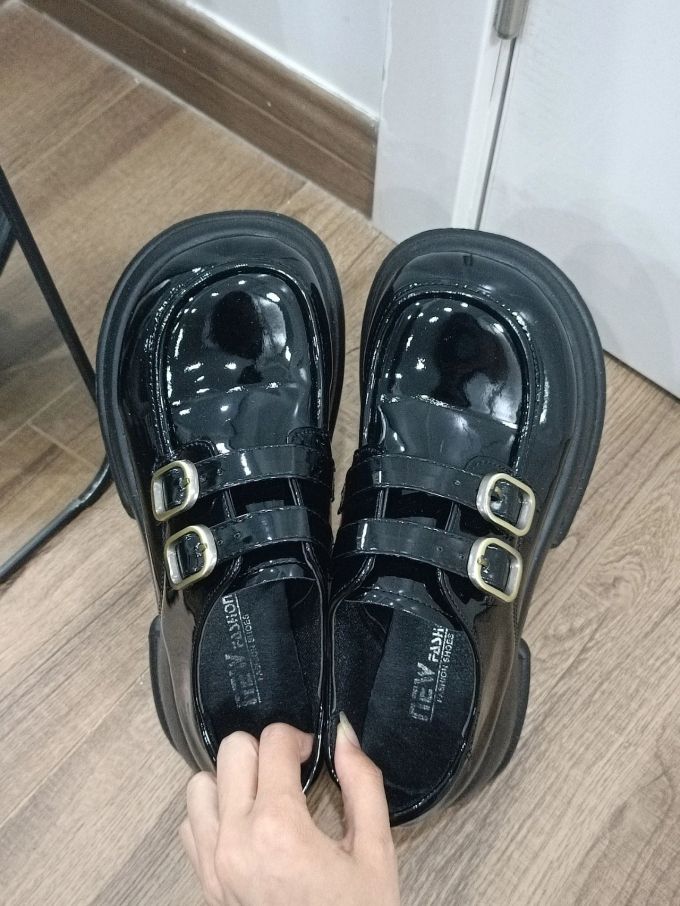 圆头 低帮 袢扣 深口鞋 皮革 