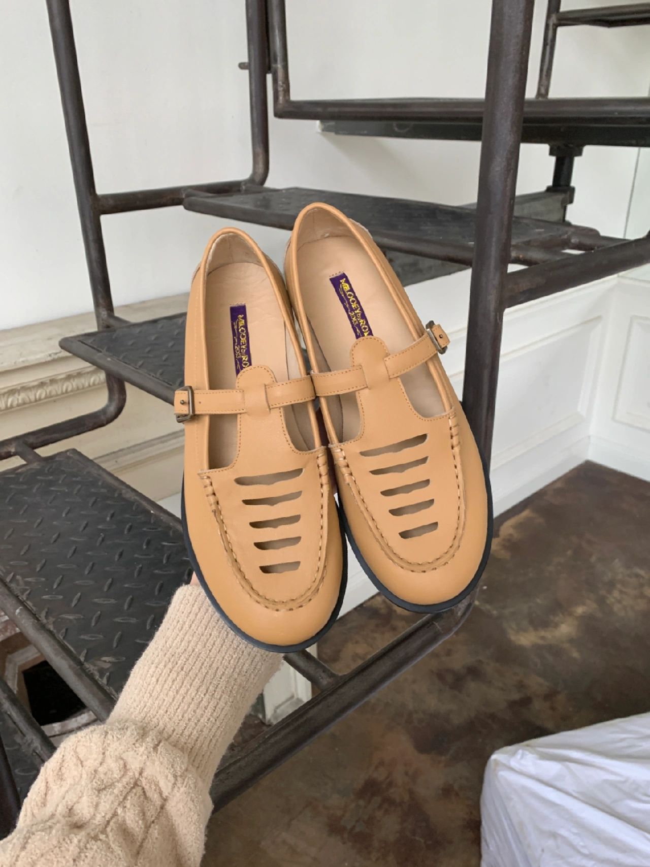 圆头 低帮 一脚蹬 深口鞋 皮革  - VALI鞋履AI设计主图