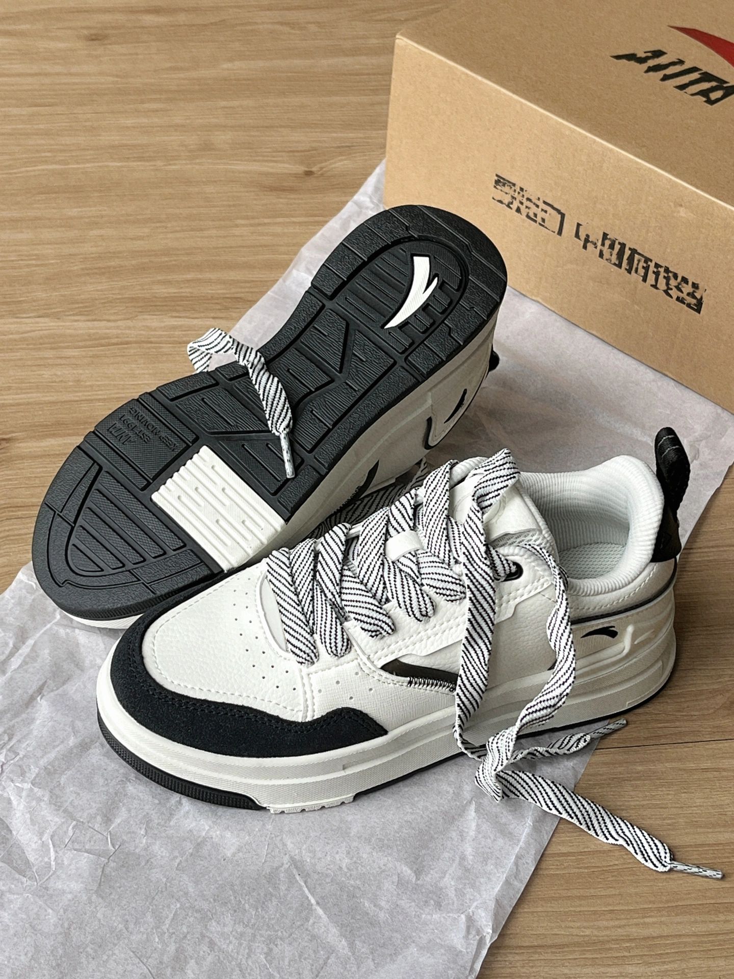 平底 圆头 低帮 系带 深口鞋 皮革  - VALI鞋履AI设计主图