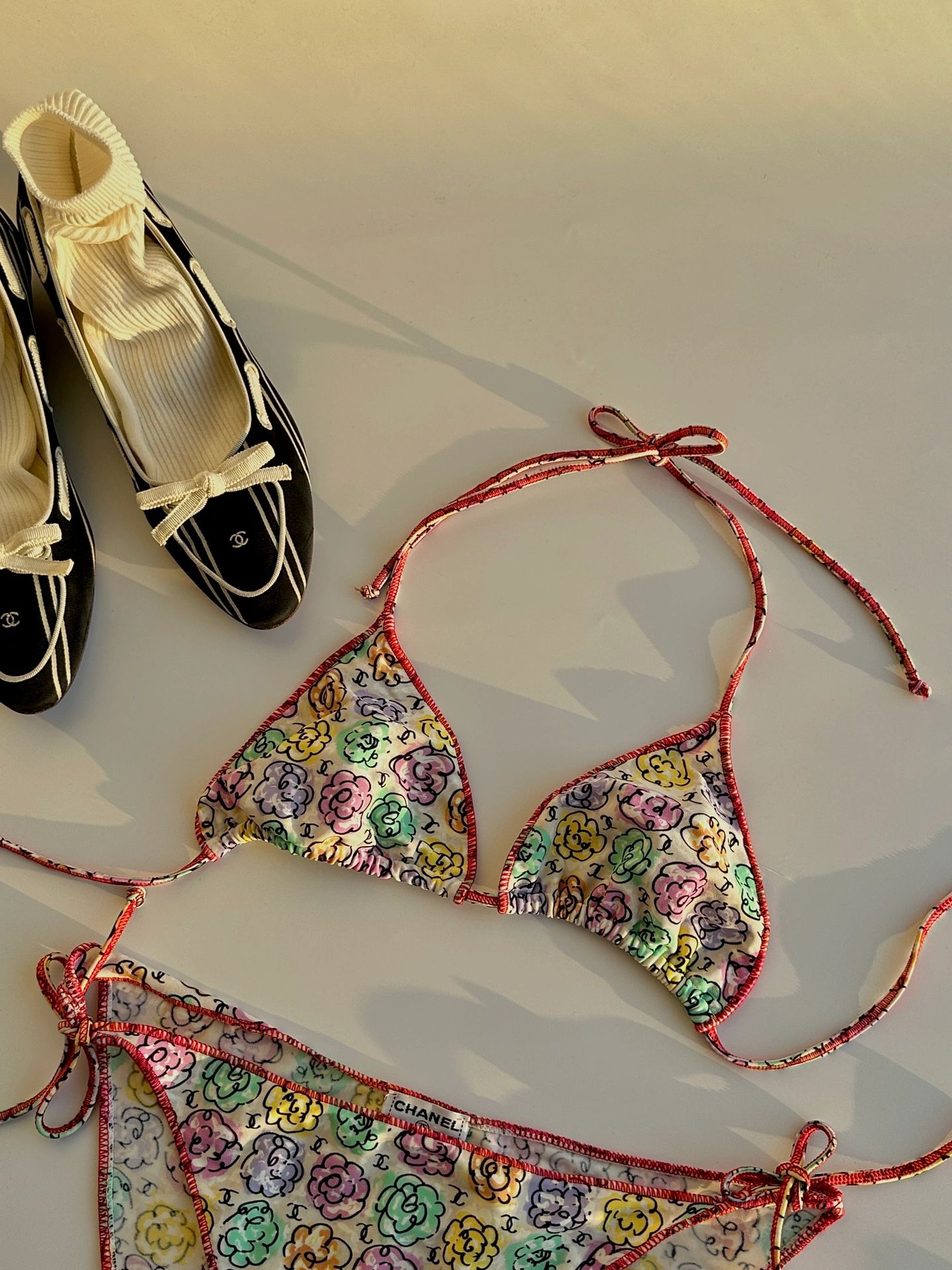 截短型 V领 植物/花卉 印花 白兰地布朗 夜幕色 基础绳带 性感  - VALI鞋履AI设计主图