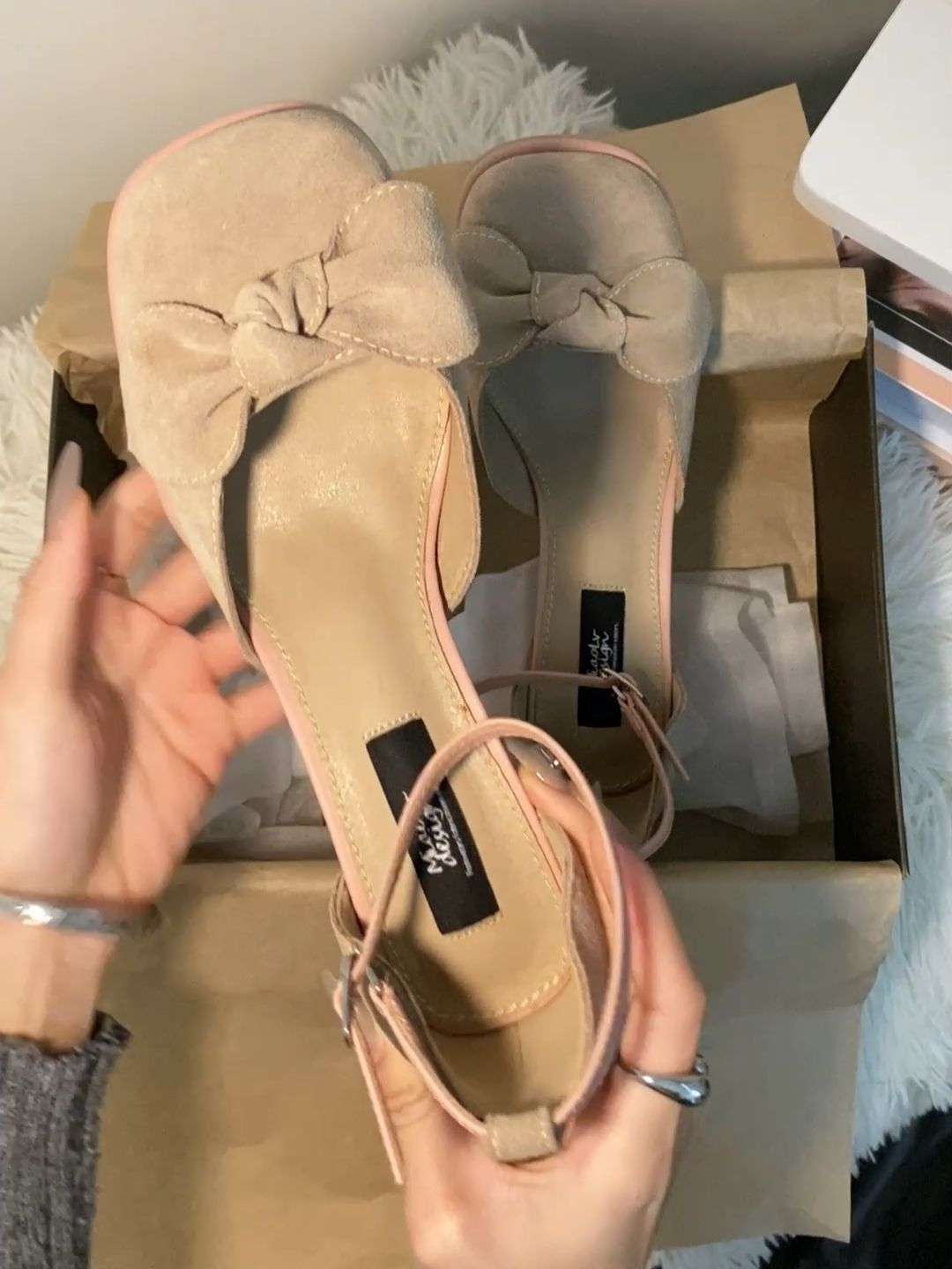 圆头 袢扣 浅口鞋 皮革  - VALI鞋履AI设计主图