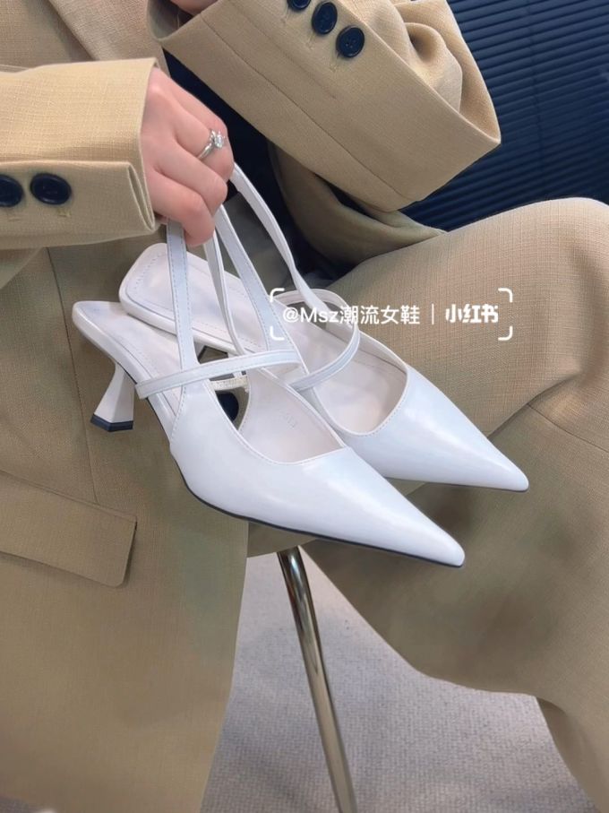 异形跟 中跟 尖头 低帮 袢扣 浅口鞋 皮革 