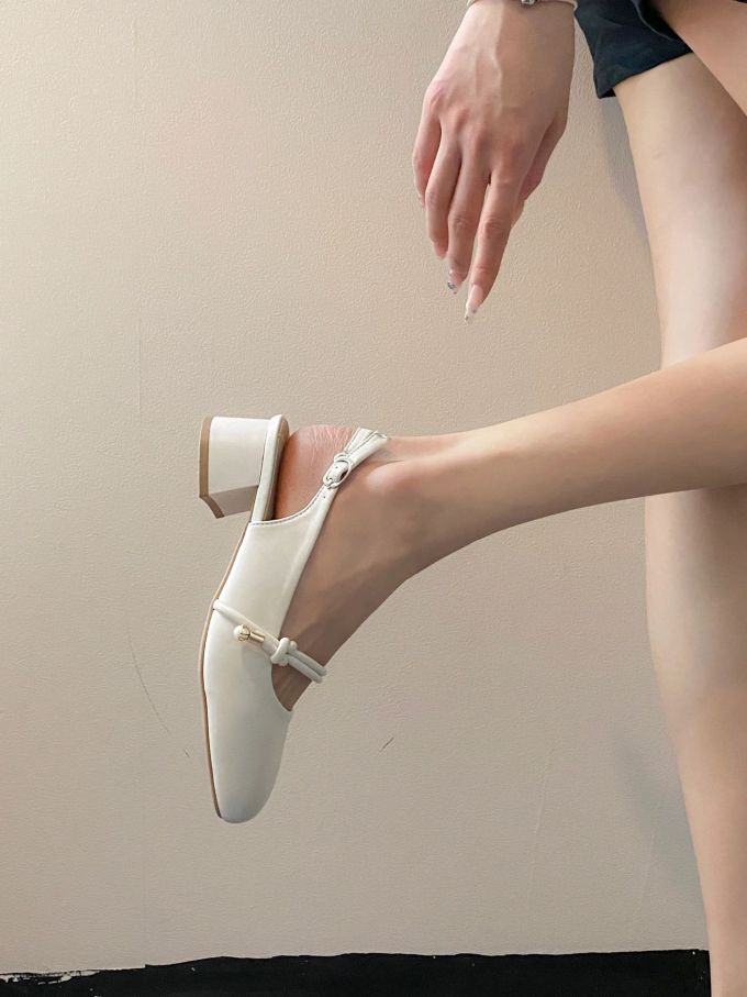 中跟 袢扣 皮革 